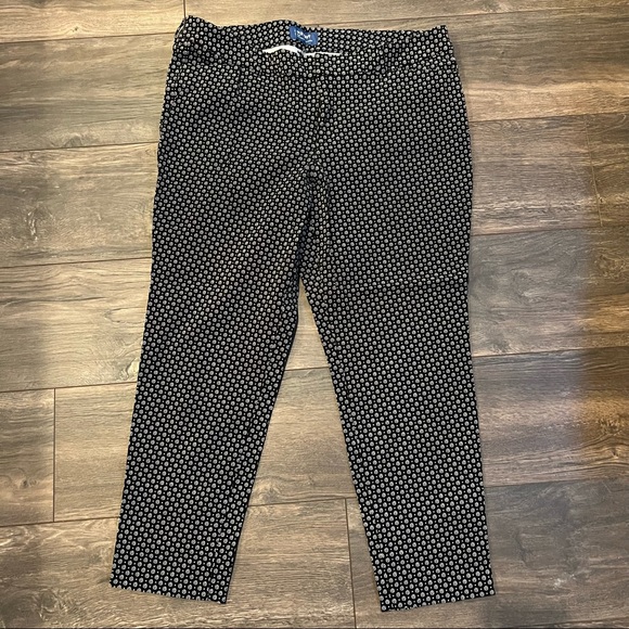 Old Navy Pants - Old Navy Pixie Pant